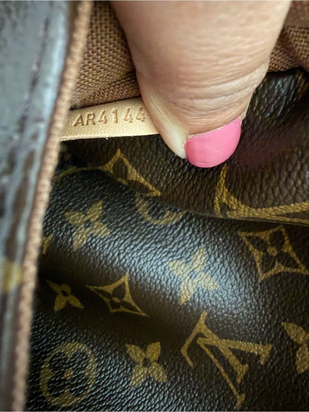 Authentic new Louis Vuitton Paperwork and Dust Bag in Cream and Brown - Picture 10 of 10